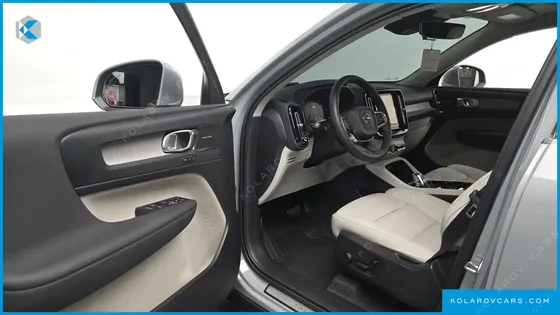 VOLVO XC40 B4 ULTRA BRIGHT