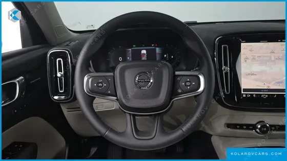 VOLVO XC40 B4 ULTRA BRIGHT