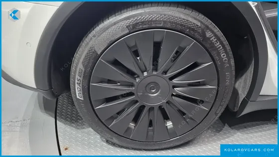 TESLA MODEL Y STANDARD RANGE RWD