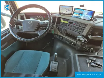 VOLVO CARGO TRUCK 6X4