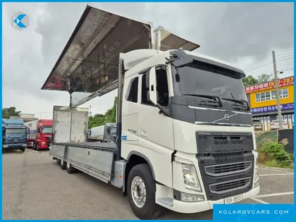 VOLVO CARGO TRUCK 8X4