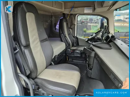 VOLVO CARGO TRUCK 8X4