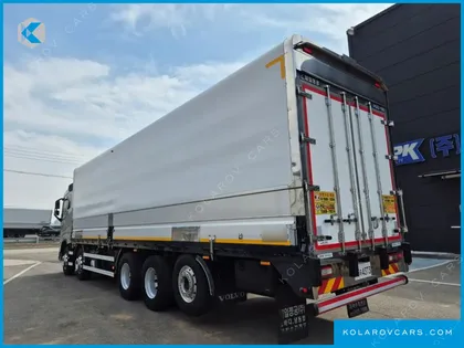 VOLVO CARGO TRUCK 10X4