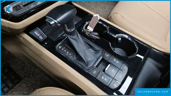 KIA CARNIVAL 7-SEATER LIMOUSINE