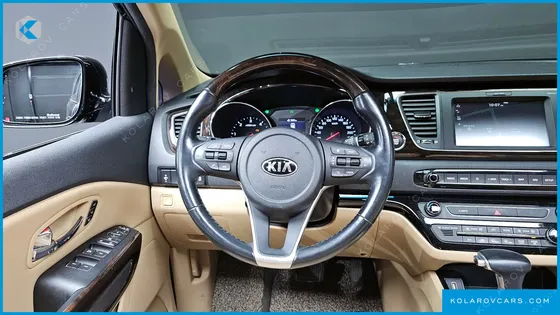 KIA CARNIVAL 7-SEATER LIMOUSINE