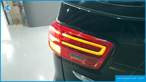 KIA CARNIVAL 7-SEATER LIMOUSINE