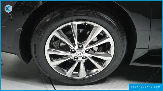 KIA CARNIVAL GASOLINE 9-SEATER NOBLESSE SPECIAL
