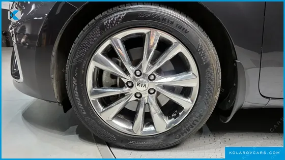 KIA CARNIVAL 9-SEATER PRSTIGE