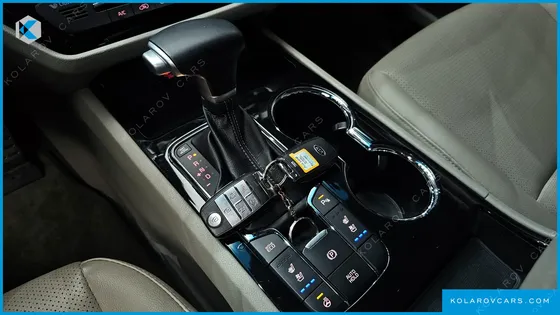 KIA CARNIVAL 9-SEATER PRSTIGE