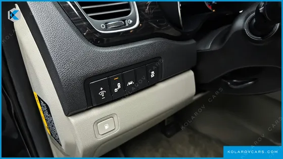KIA CARNIVAL 9-SEATER PRSTIGE