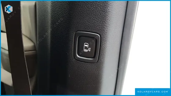 KIA CARNIVAL GASOLINE 9-SEATER SIGNATURE