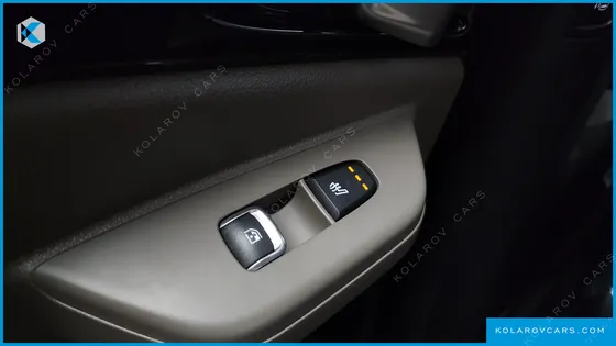 KIA CARNIVAL GASOLINE 9-SEATER SIGNATURE