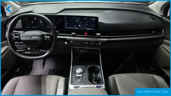 KIA CARNIVAL 9-SEATER PRESTIGE