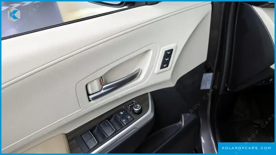 TOYOTA SIENNA 2.5 HYBRID AWD