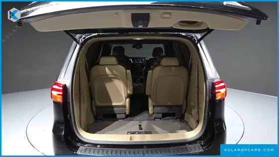 KIA CARNIVAL 9-SEATER HI-LIMOUSINE