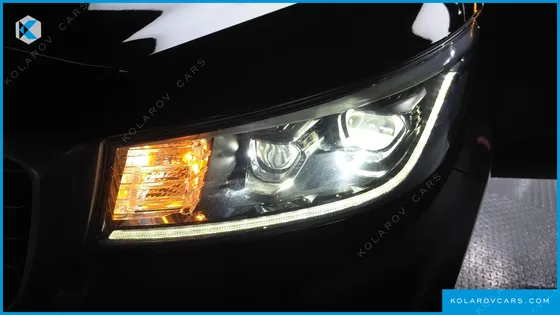 KIA CARNIVAL 9-SEATER HI-LIMOUSINE