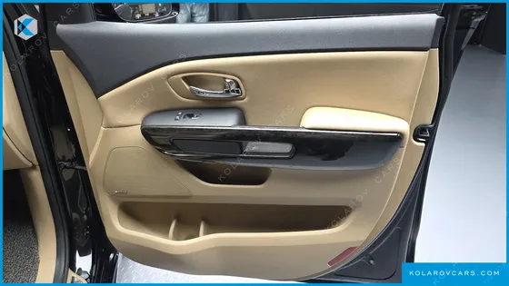 KIA CARNIVAL 9-SEATER HI-LIMOUSINE
