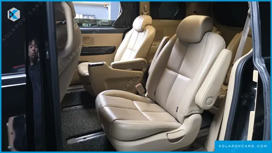 KIA CARNIVAL 9-SEATER HI-LIMOUSINE