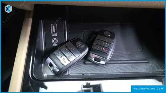 KIA CARNIVAL 9-SEATER HI-LIMOUSINE