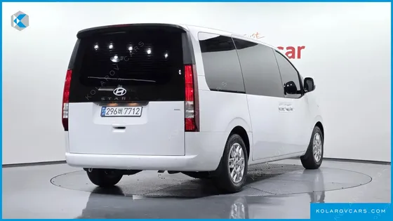 HYUNDAI STARIA 4WD TOURER 9-SEATER