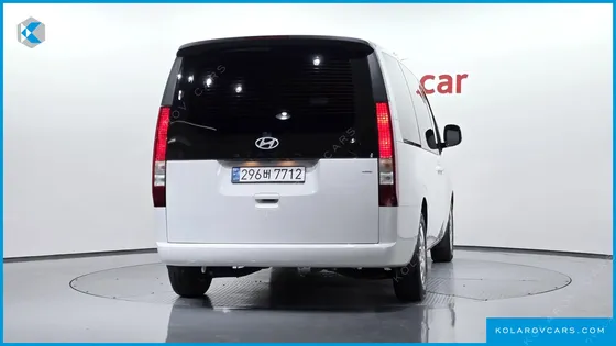 HYUNDAI STARIA 4WD TOURER 9-SEATER