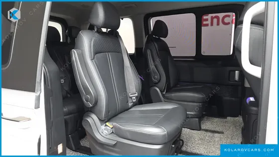 HYUNDAI STARIA LOUNGE 9-SEATER