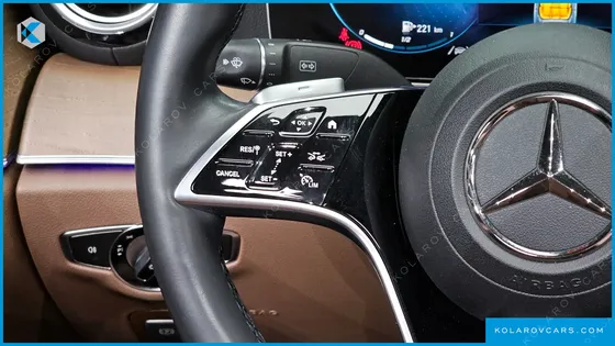 MERCEDES E-CLASS E300E 4MATIC EXCLUSIVE