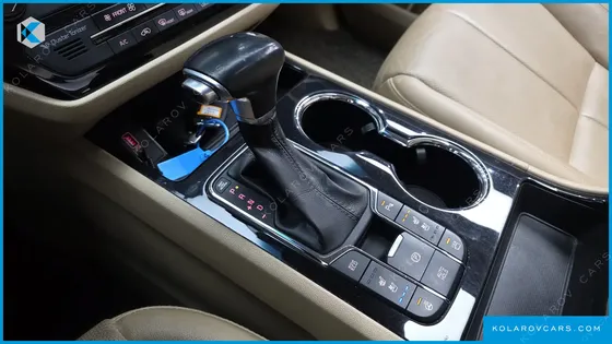 KIA CARNIVAL 7-SEATER LIMOUSINE