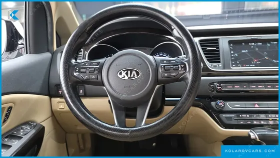 KIA CARNIVAL 7-SEATER LIMOUSINE