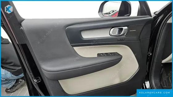 VOLVO XC40 B4 ULTIMATE BRIGHT