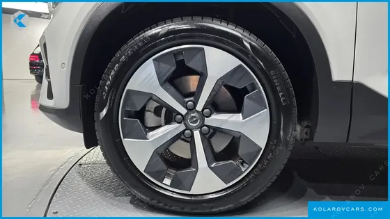 VOLVO XC40 B4 ULTRA BRIGHT