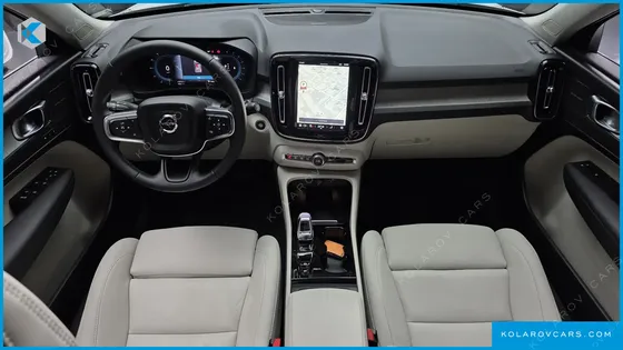 VOLVO XC40 B4 ULTRA BRIGHT
