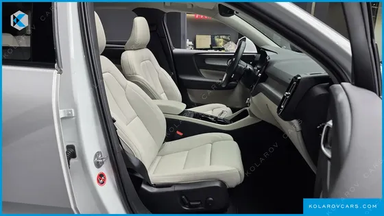 VOLVO XC40 B4 ULTRA BRIGHT