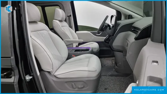 HYUNDAI STARIA 4WD LOUNGE 7-SEATER