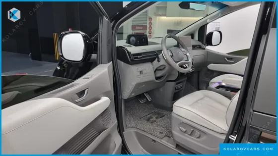HYUNDAI STARIA 4WD LOUNGE 7-SEATER