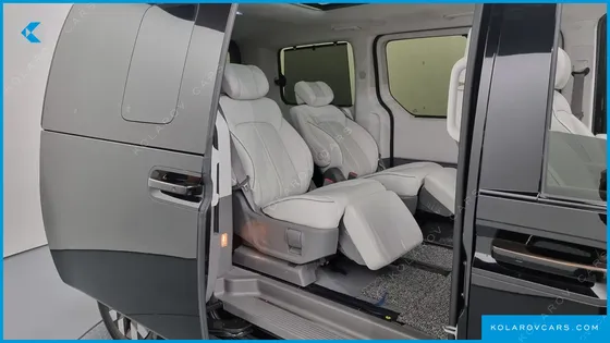 HYUNDAI STARIA 4WD LOUNGE 7-SEATER