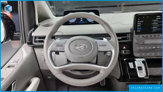 HYUNDAI STARIA 4WD LOUNGE 7-SEATER