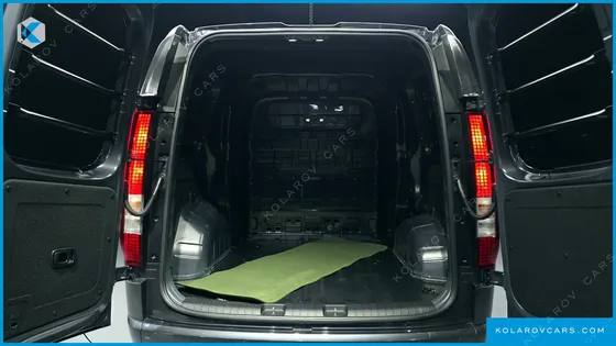 HYUNDAI STARIA L3.5 CARGO 5-SEATER