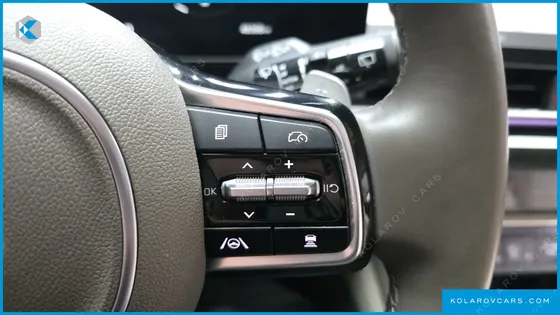 KIA CARNIVAL 9-SEATER SIGNATURE