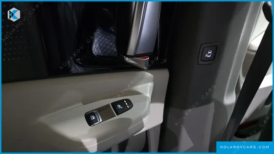 KIA CARNIVAL 9-SEATER SIGNATURE