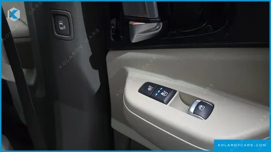 KIA CARNIVAL GASOLINE 7-SEATER SIGNATURE