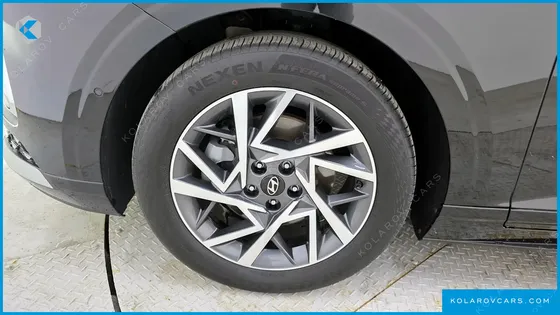 HYUNDAI GRANDEUR 2,5 GASOLINE 2WD