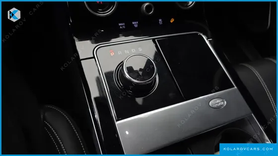 LAND ROVER RANGE ROVER VELAR 3.0 D300 R-DYNAMIC SE