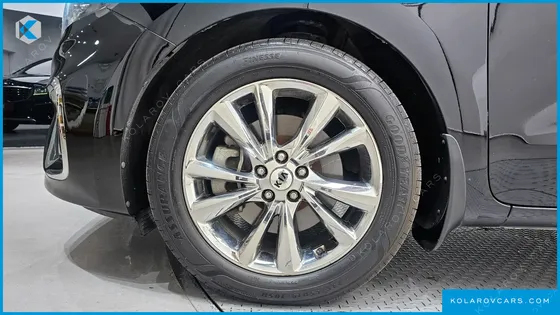 KIA CARNIVAL 9-SEATER NOBLESSE