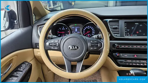 KIA CARNIVAL 9-SEATER NOBLESSE