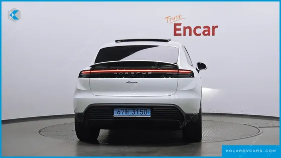 PORSCHE MACAN BASE