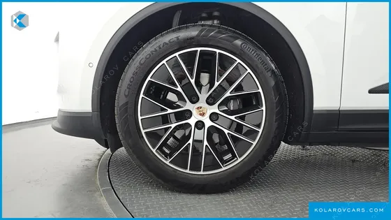PORSCHE MACAN BASE