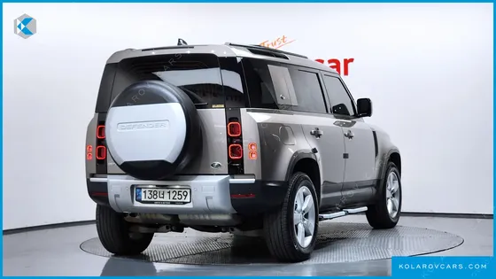 LAND ROVER DEFENDER 110 D300 HSE