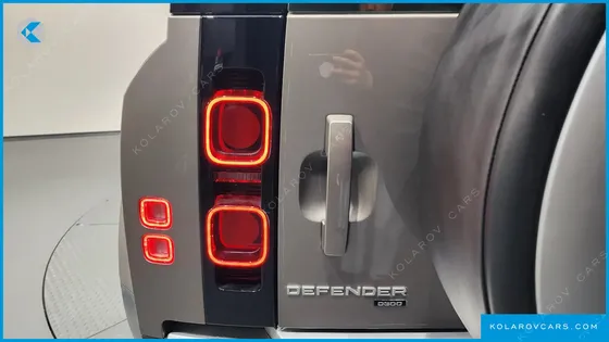 LAND ROVER DEFENDER 110 D300 HSE