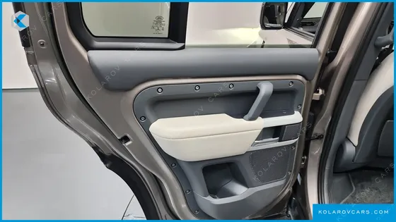 LAND ROVER DEFENDER 110 D300 HSE